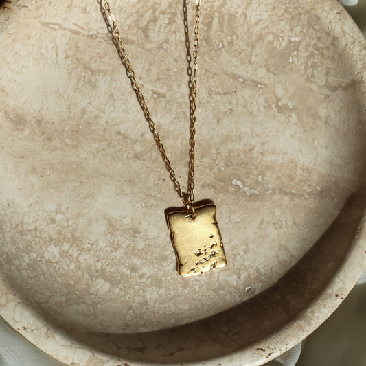 Distressed Pendant Necklace